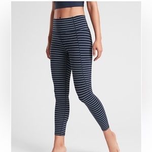 Athleta salutation 7/8 leggings size small